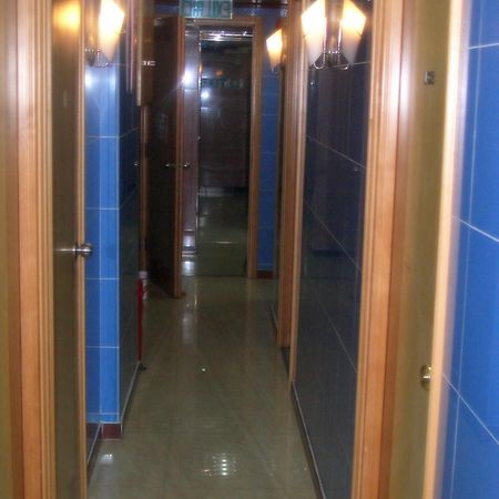 Oriental Pearl Budget Hotel Гонконг Экстерьер фото