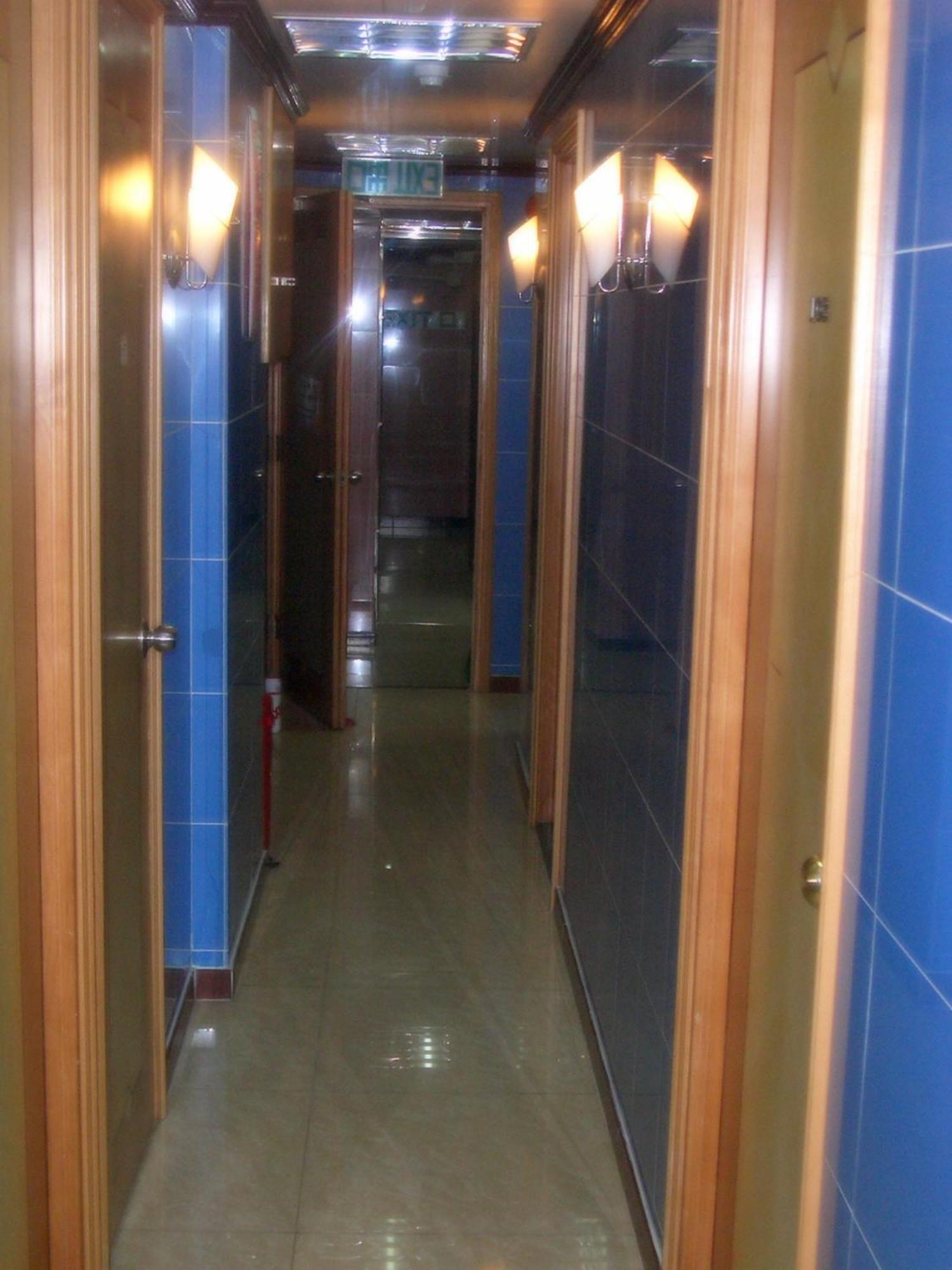 Oriental Pearl Budget Hotel Гонконг Экстерьер фото